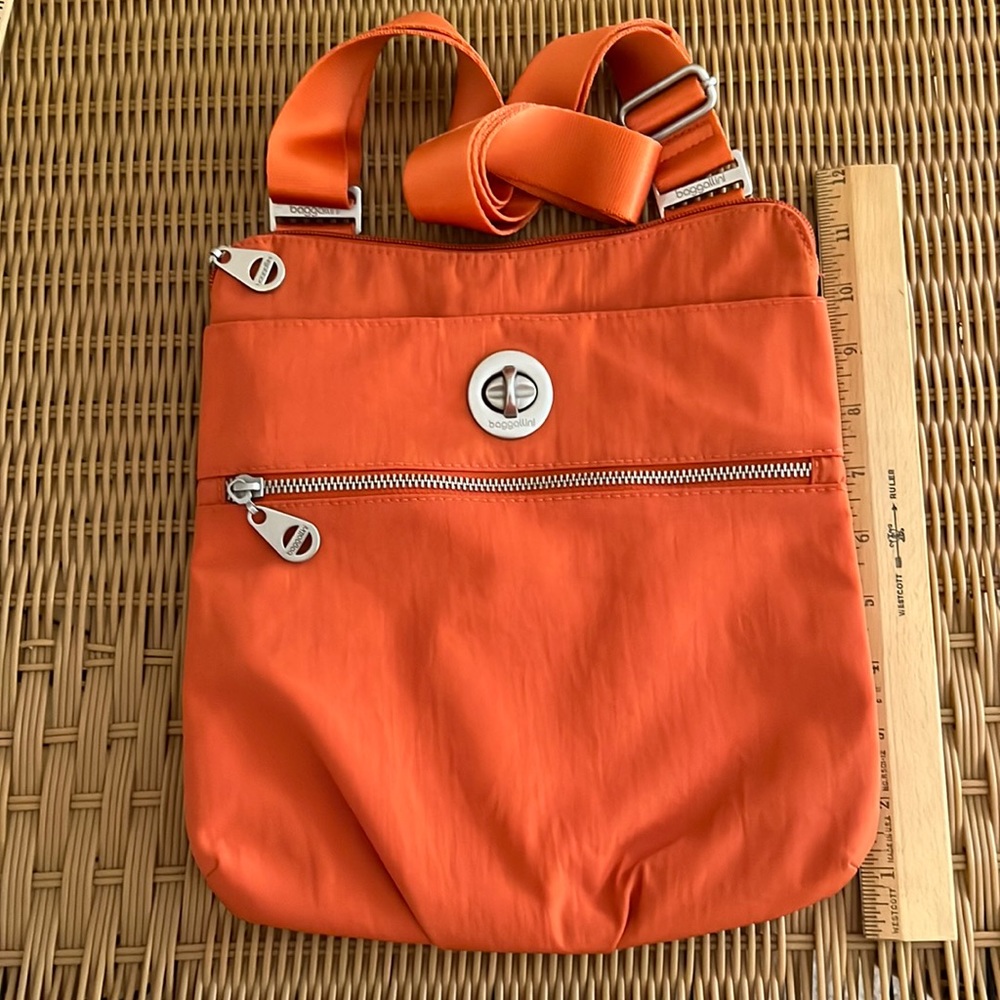 Baggallini crossbody bag EUC.